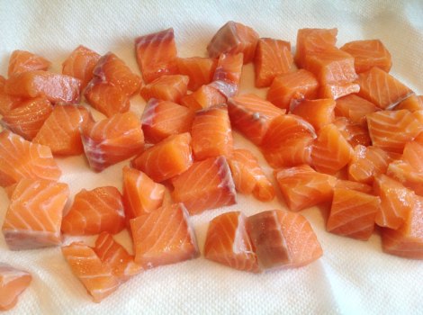 Rinse and pat dry the salmon. Add the fish to the vegetables, mix and enjoy. 
